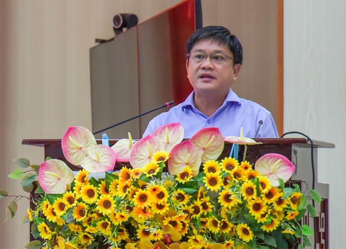 Bí thư Đảng ủy xã Vĩnh Phong Nguyễn Chí Thanh phát biểu kết luận hội nghị.