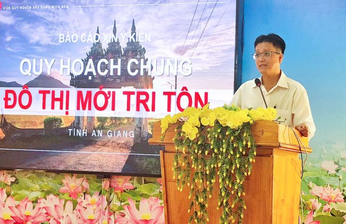 Chủ tịch UBND xã Tri Tôn Trần Văn Cường phát biểu kết luận hội nghị.