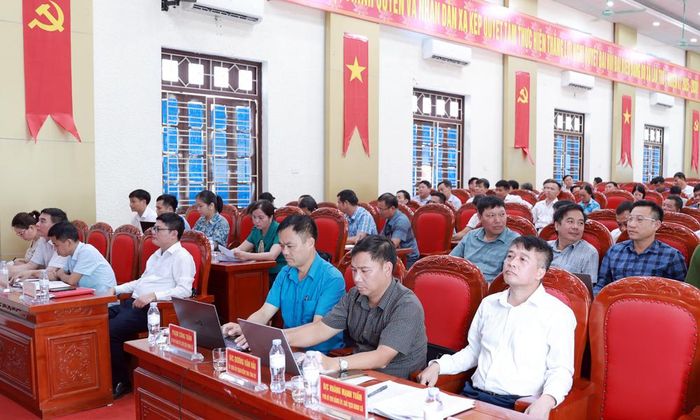Các đại biểu dự sơ kết.