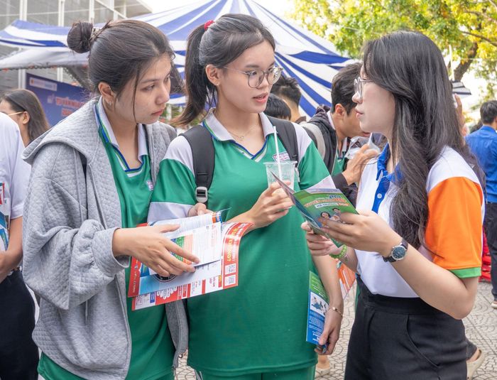 Trường Đại học Kinh tế (Đại học Đà Nẵng) trong một hoạt động tuyển sinh vào tháng 3/2026. Ảnh: THU HÀ