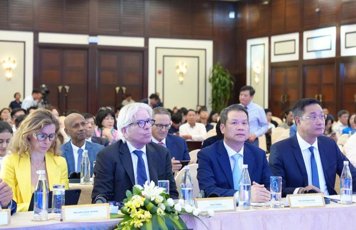 Lãnh đạo thành phố và đại biểu quốc tế dự hội nghị. Ảnh: CÔNG - PHÚ