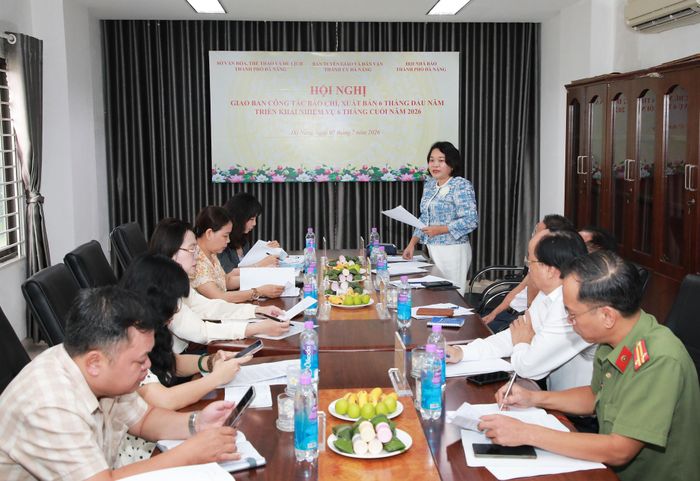 Trưởng ban Tuyên giáo và Dân vận Thành ủy Huỳnh Thị Thùy Dung phát biểu kết luận hội nghị. Ảnh: ĐẮC MẠNH