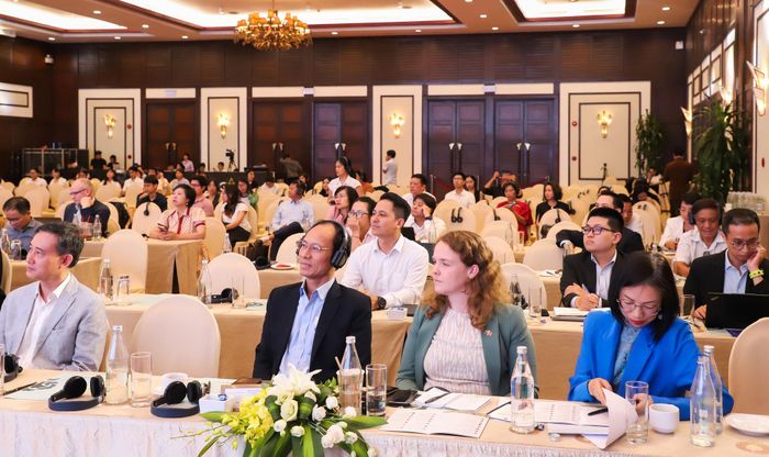 Đại biểu quốc tế, trong nước tham gia phiên đối thoại. Ảnh: NGỌC PHÚ