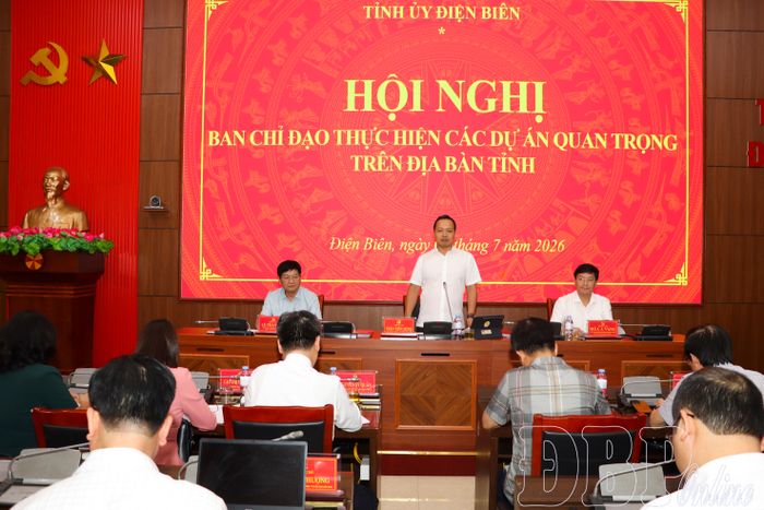 Đồng chí Trần Tiến Dũng, Ủy viên Ban Chấp hành Trung ương Đảng, Bí thư Tỉnh ủy, Trưởng đoàn Đại biểu Quốc hội tỉnh, Trưởng ban Chỉ đạo chủ trì hội nghị.
