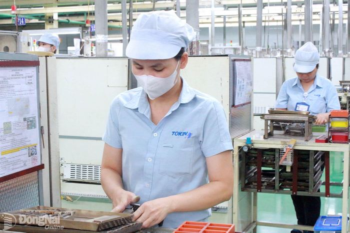 Công ty TNHH Tokin Electronics Việt Nam (Khu công nghiệp Long Bình, phường Long Bình) thi đua sản xuất, nâng cao chất lượng sản phẩm.