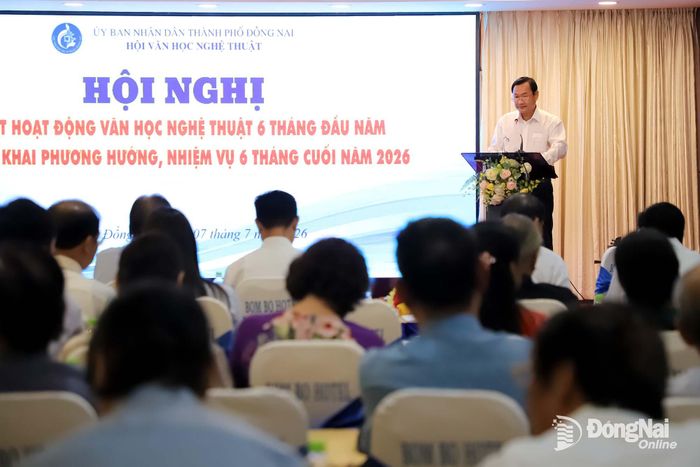 Phó Trưởng ban Tuyên giáo và Dân vận Thành ủy Nguyễn Văn Dũng phát biểu chỉ đạo tại hội nghị. Ảnh: My Ny