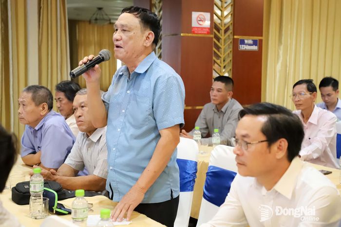 Văn nghệ sĩ phía Bắc Đồng Nai phát biểu ý kiến tại hội nghị. Ảnh: My Ny