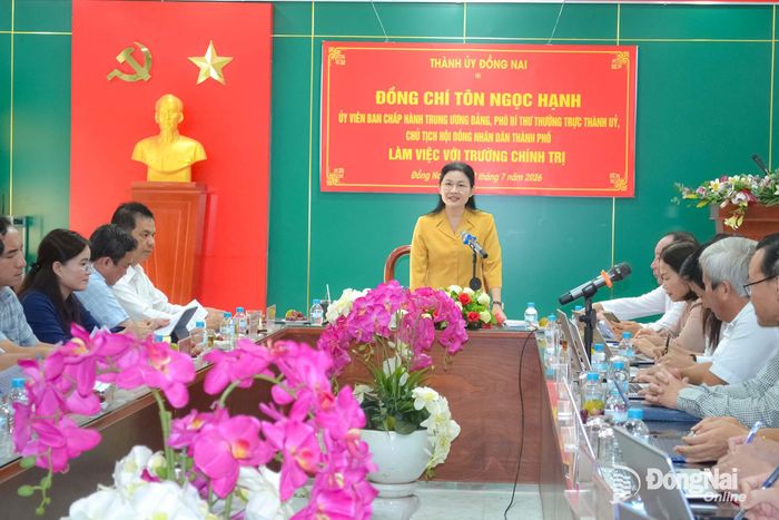 Đồng chí Tôn Ngọc Hạnh, Ủy viên Trung ương Đảng, Phó Bí thư Thường trực Thành ủy, Chủ tịch HĐND thành phố Đồng Nai chủ trì buổi làm việc. Ảnh: Phương Hằng