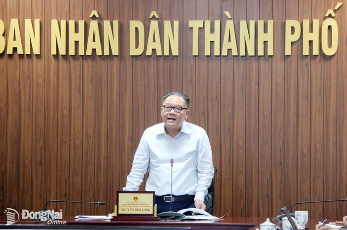 Ủy viên Ban Thường vụ Thành ủy, Phó Chủ tịch Thường trực UBND thành phố Nguyễn Kim Long phát biểu tham luận tại hội nghị. Ảnh: Trần Danh
