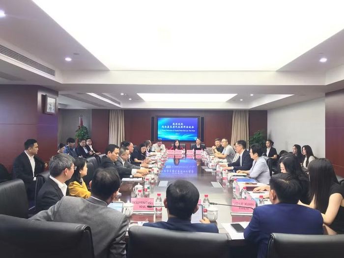 Quang cảnh buổi đến thăm, chào xã giao tại Ủy ban xúc tiến thương mại quốc tế TP. Thượng Hải. Ảnh: Đoàn Bình
