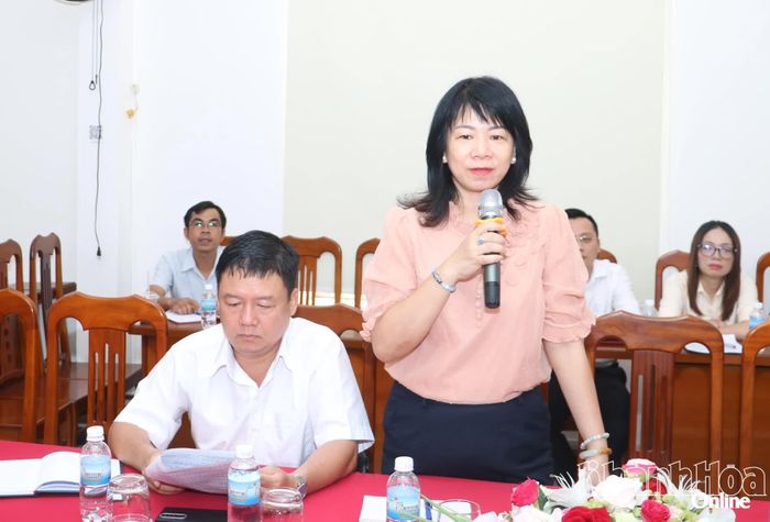 Thành viên dự họp phát biểu.