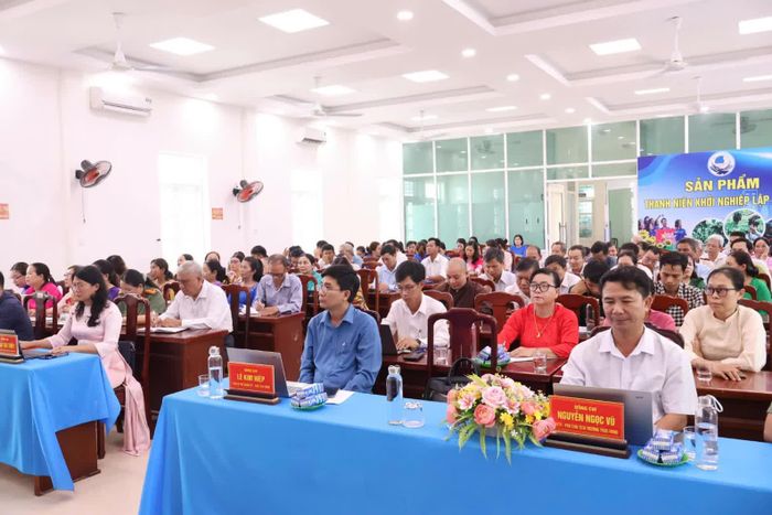 Các đại biểu dự hội nghị.