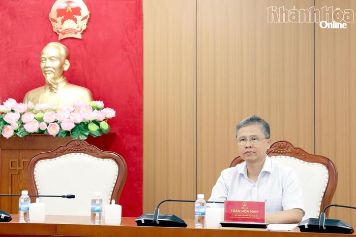 Phó Chủ tịch UBND tỉnh Trần Hòa Nam tham dự tại điểm cầu Khánh Hòa.