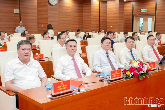 Đồng chí Bí thư Tỉnh ủy Trần Phong cùng các đồng chí lãnh đạo tỉnh tham dự buổi lễ.
