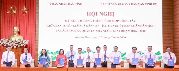 Lãnh đạo Ban Tuyên giáo và Dân vận Tỉnh ủy và lãnh đạo 9 sở quản lý chuyên ngành thuộc UBND tỉnh ký kết chương trình phối hợp công tác.