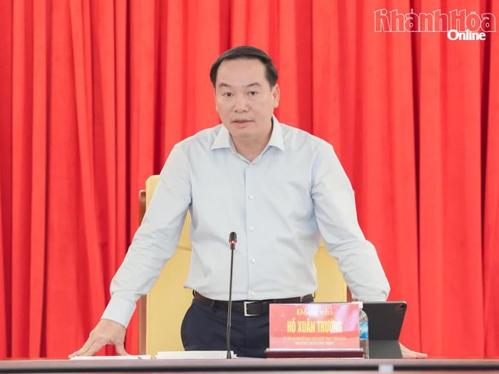 Đồng chí Phó Bí thư Thường trực Tỉnh ủy Hồ Xuân Trường phát biểu kết luận tại phiên họp. Ảnh: MINH TRỰC.