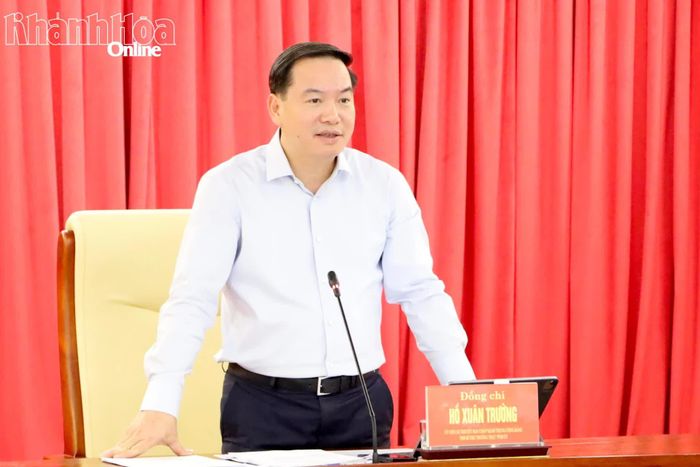 Phó Bí thư Thường trực Tỉnh ủy Hồ Xuân Trường phát biểu kết luận hội nghị.