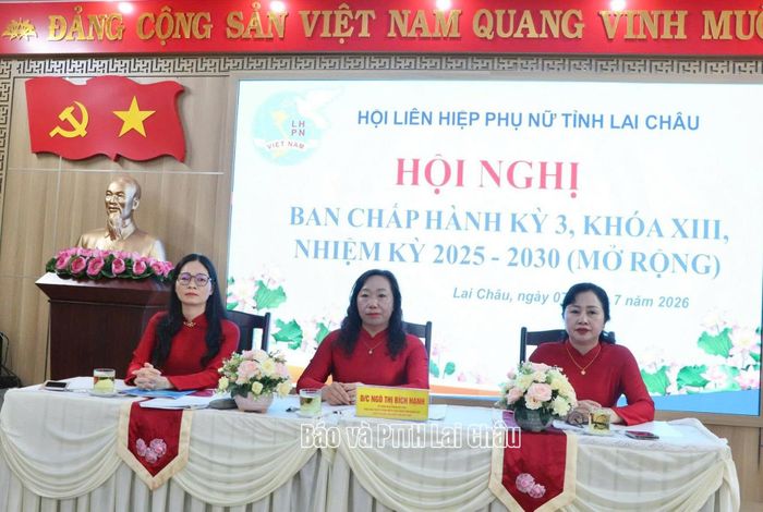 Các đồng chí chủ trì hội nghị.