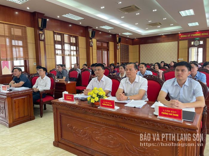 Các đại biểu dự hội nghị tại điểm cầu phường Đông Kinh