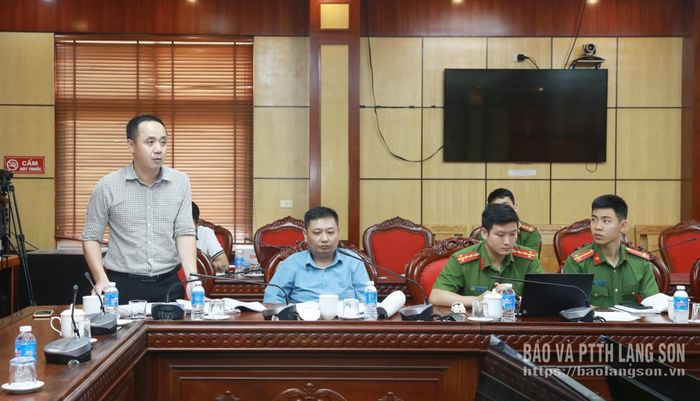 Thành viên đoàn kiểm tra phát biểu trao đổi các nội dung liên quan