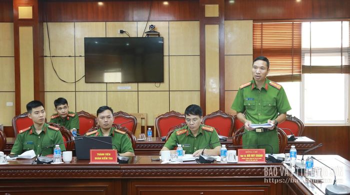 Trưởng Phòng Cảnh sát PCCC và CNCH, Công an tỉnh phát biểu tại buổi kiểm tra