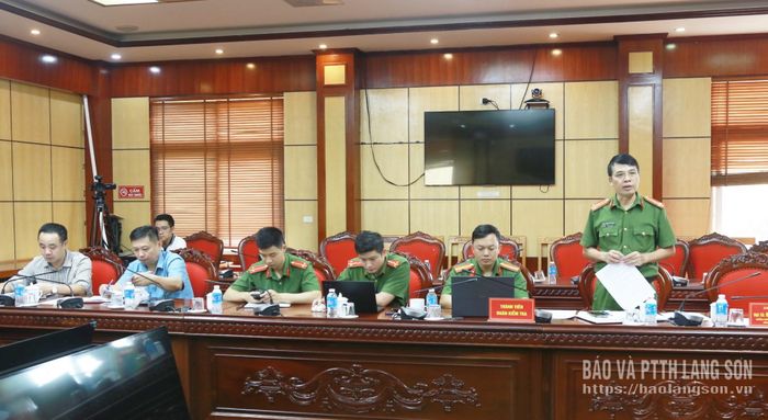 Phó Trưởng Phòng Cảnh sát PCCC và CNCH, Công an tỉnh phát biểu trao đổi các nội dung tại buổi kiểm tra