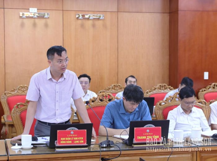 Lãnh đạo Ban Quản lý khu kinh tế cửa khẩu Đồng Đăng - Lạng Sơn phát biểu tại cuộc họp