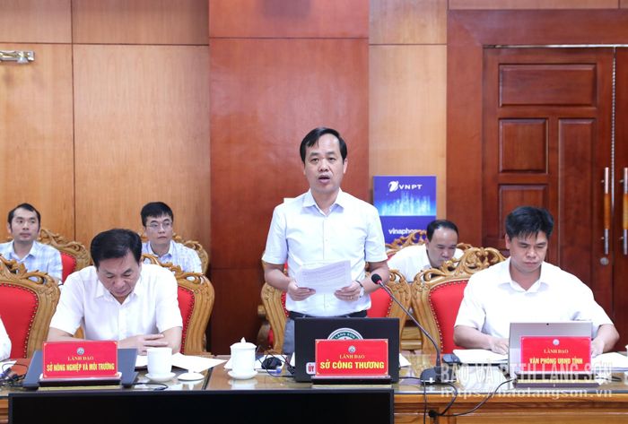 Lãnh đạo Sở Công Thương báo cáo tại cuộc họp