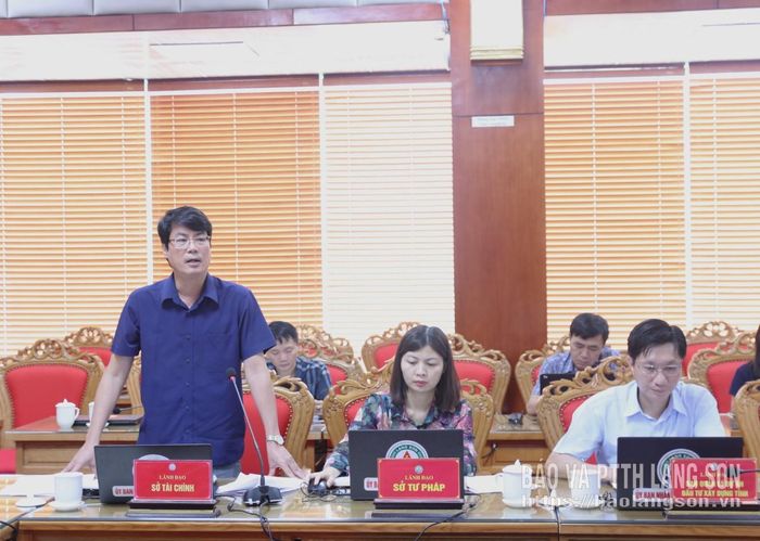 Lãnh đạo Sở Tài chính phát biểu tại cuộc họp