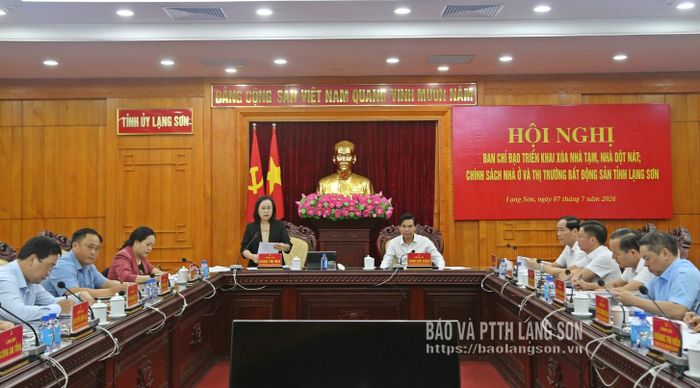 Đồng chí Phó Bí thư Thường trực Tỉnh ủy điều hành thảo luận tại hội nghị