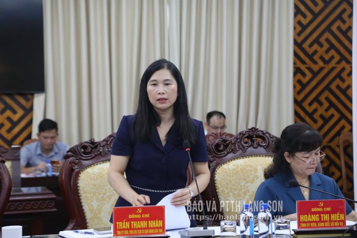 Đồng chí Phó Chủ tịch UBND tỉnh phát biểu thảo luận phương án xóa nhà tạm, nhà dột nát trên địa bàn tỉnh