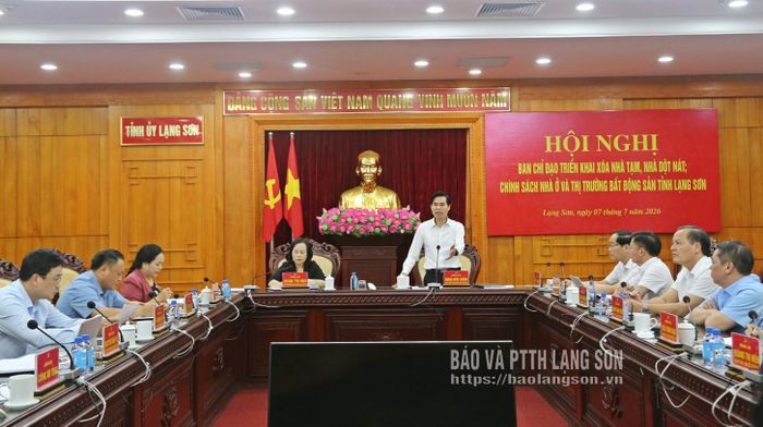 Đồng chí Bí thư Tỉnh ủy phát biểu kết luận hội nghị