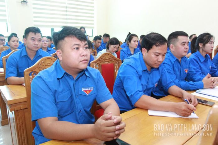 Các đại biểu dự hội nghị