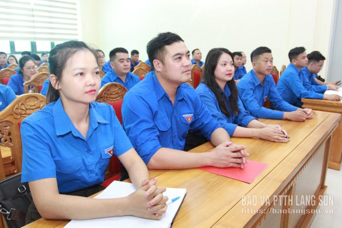 Các đại biểu dự hội nghị