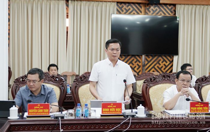 Đồng chí Đinh Hữu Học, Phó Chủ tịch Thường trực UBND tỉnh, Phó Trưởng BCĐ phát biểu tại hội nghị