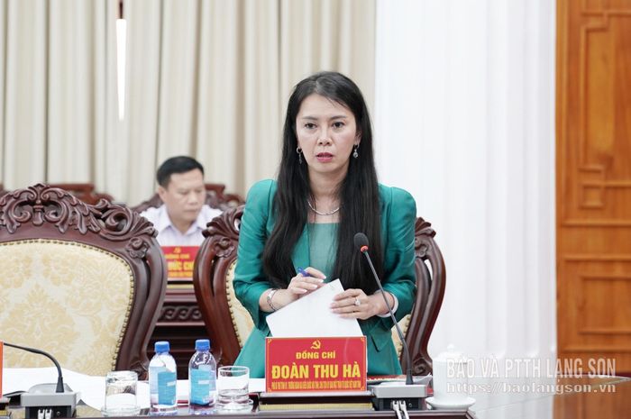 Đồng chí Đoàn Thu Hà, Phó Bí thư Tỉnh ủy, Trưởng Đoàn ĐBQH tỉnh, Chủ tịch Ủy ban MTTQ Việt Nam tỉnh, Phó Trưởng BCĐ phát biểu tại hội nghị