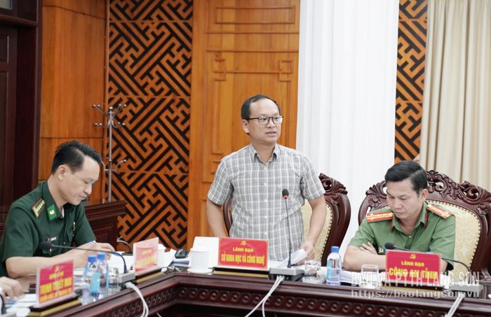 Lãnh đạo Sở Khoa học và Công nghệ báo cáo một số nội dung liên quan tại hội nghị