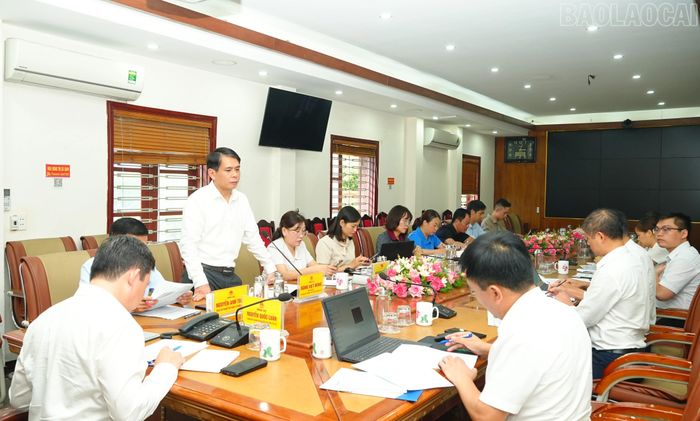 Quang cảnh buổi làm việc.