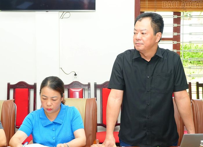 Các đại biểu thảo luận tại buổi làm việc.