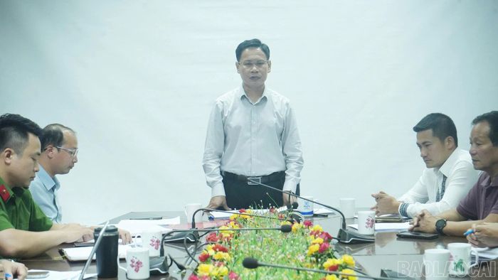 Đồng chí Cao Bá Quý - Phó Bí thư Đảng ủy, Chủ tịch UBND xã Tả Van phát biểu chỉ đạo tại hội nghị.