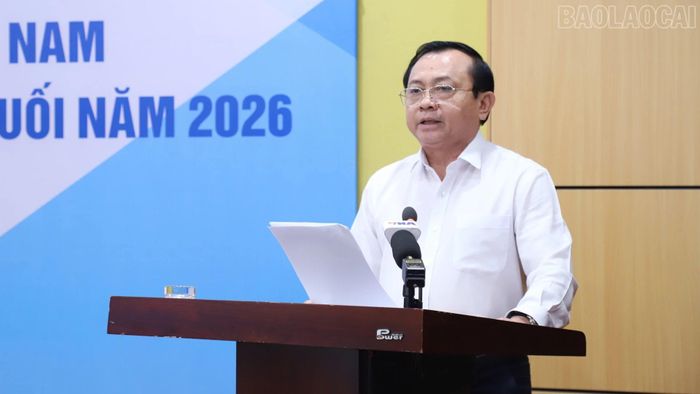 Thứ trưởng Bộ Tài chính Lê Tấn Cận phát biểu kết luận hội nghị.