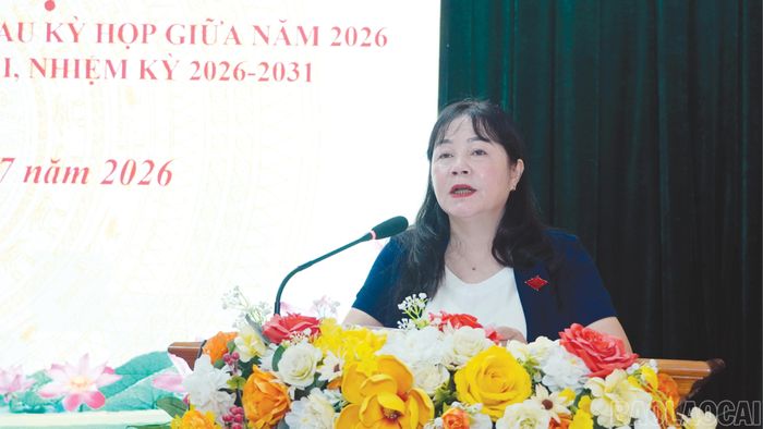 Bà Hoàng Thị Thanh Bình - Phó Chủ tịch HĐND tỉnh tiếp thu, trao đổi, làm rõ một số nội dung thuộc thẩm quyền.