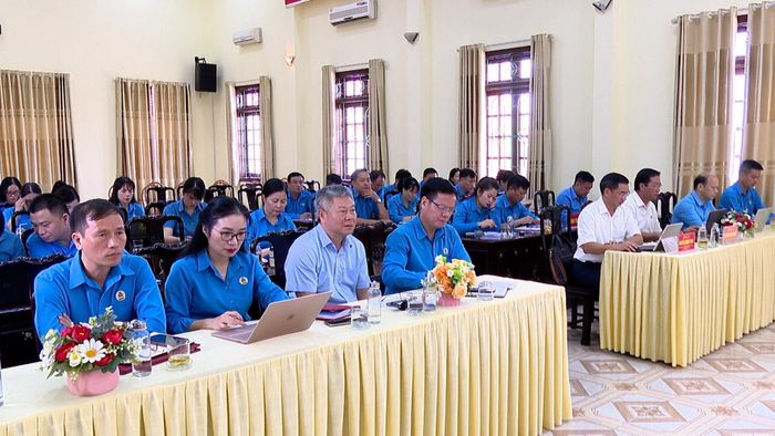 Các đại biểu tham dự hội nghị.