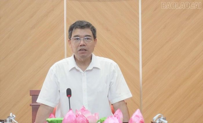 Đồng chí Trần Văn Thiện - Phó Bí thư Thường trực Đảng ủy phường Lào Cai phát biểu tại hội nghị.