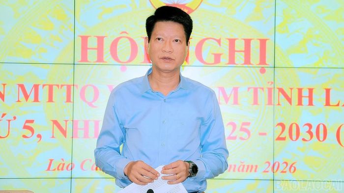 Đồng chí Nguyễn Thế Phước - Phó Bí thư Tỉnh ủy, Chủ tịch Ủy ban MTTQ Việt Nam tỉnh phát biểu kết luận hội nghị