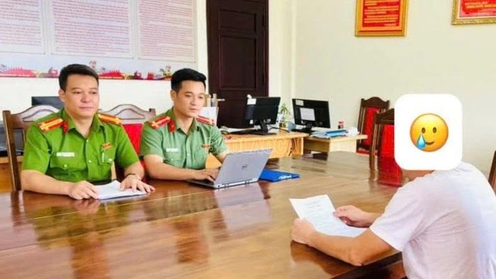 Công an xã Bảo Thắng làm việc với chủ tài khoản P.V.S.