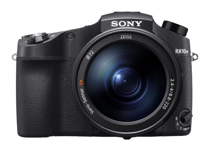 Sự thay đổi so với thiết kế của Sony RX10 IV.