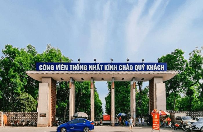 Cổng công viên Thống Nhất trước cải tạo. Ảnh: Internet