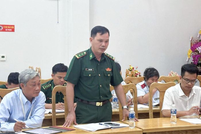 Các đại biểu tham gia ý kiến tại buổi làm việc