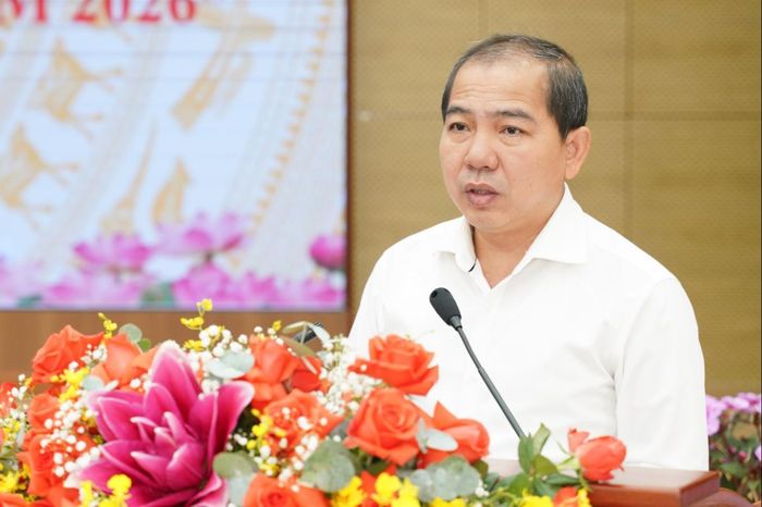 Giám đốc Sở Tài chính Lê Ngọc Tiến hưởng ứng phong trào thi đua tại lễ phát động